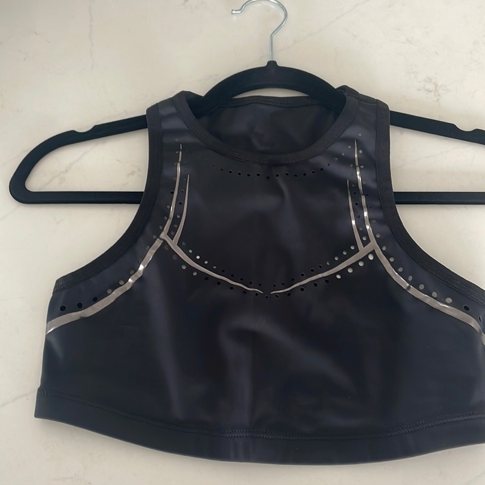 BEYOND YOGA black razorback sports bra, NEW